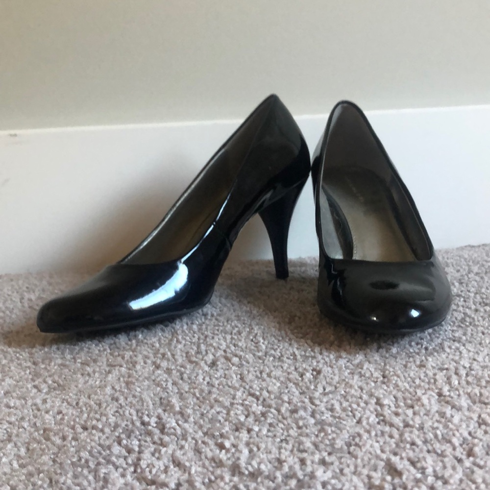 Bandolino black pumps